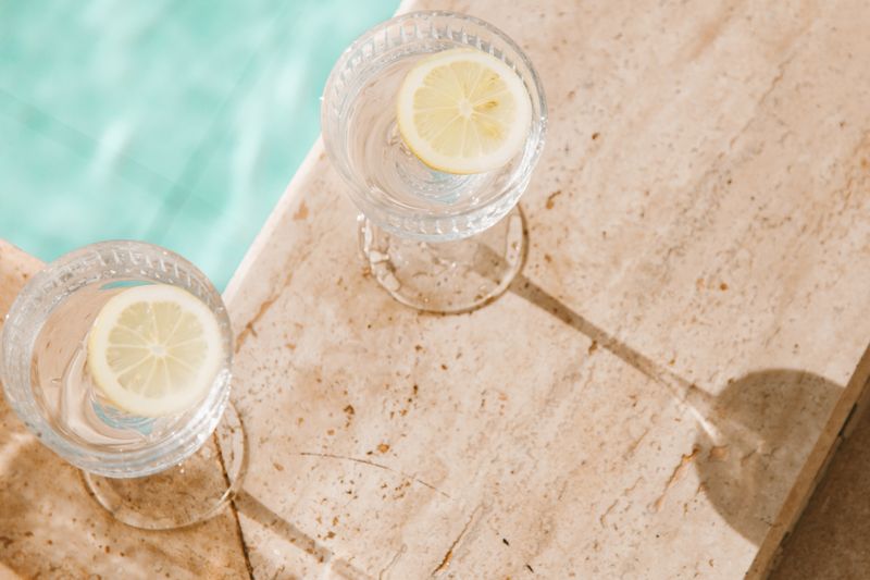 Sparkling mineral water and lemon